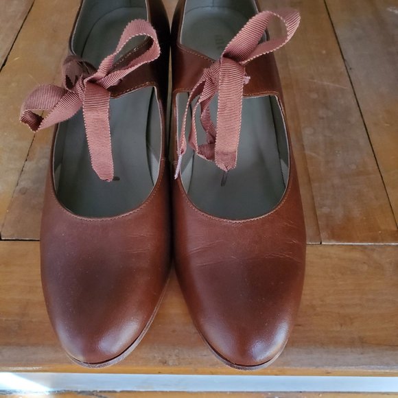 "Charlotte" vintage-inspired shoes by memery - Picture 2 of 5